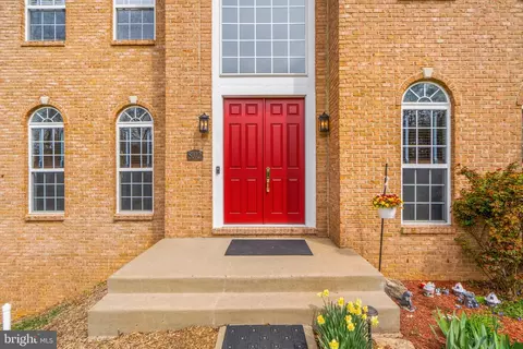 Exterior - 8102 Ebert Dr, Manassas, VA 20112 photo 3 of 20