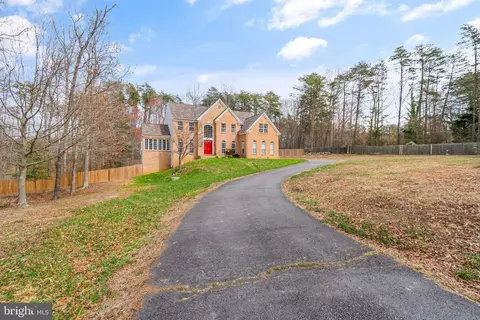 Exterior - 8102 Ebert Dr, Manassas, VA 20112 photo 2 of 20
