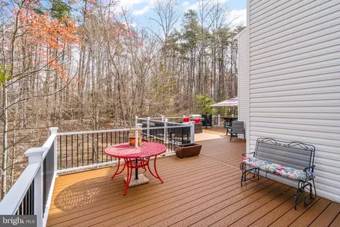 Exterior - 8102 Ebert Dr, Manassas, VA 20112 photo 12 of 20