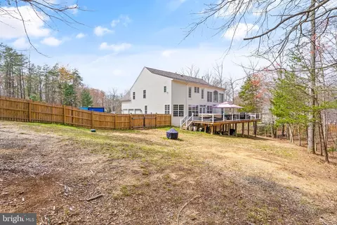 Exterior - 8102 Ebert Dr, Manassas, VA 20112 photo 17 of 20