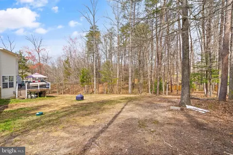 Exterior - 8102 Ebert Dr, Manassas, VA 20112 photo 16 of 20