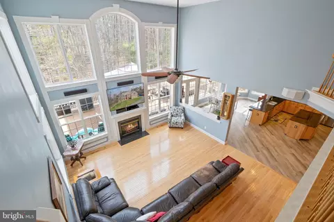 Living - 8102 Ebert Dr, Manassas, VA 20112 photo 8 of 15