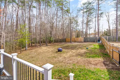 Exterior - 8102 Ebert Dr, Manassas, VA 20112 photo 15 of 20