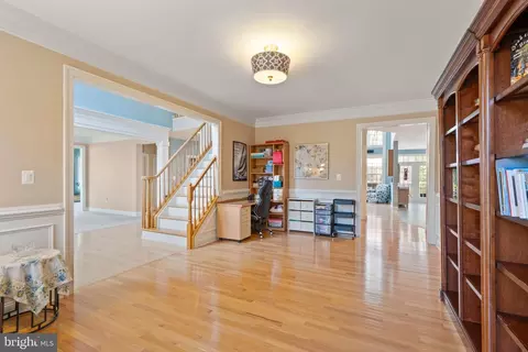 Living - 8102 Ebert Dr, Manassas, VA 20112 photo 5 of 15