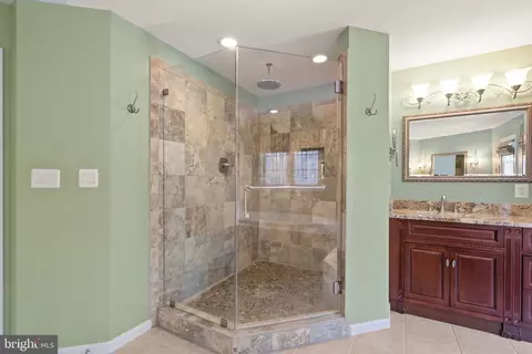 Bath - 8102 Ebert Dr, Manassas, VA 20112 photo 3 of 8