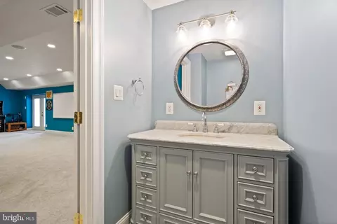 Bath - 8102 Ebert Dr, Manassas, VA 20112 photo 8 of 8