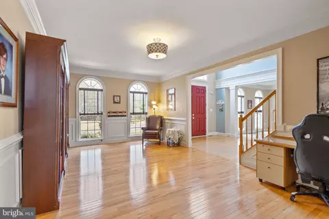 Living - 8102 Ebert Dr, Manassas, VA 20112 photo 4 of 15