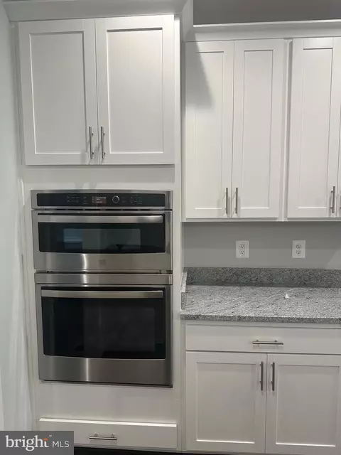 Kitchen - 8501 Rolling Rd, Manassas, VA 20110 photo 4 of 7