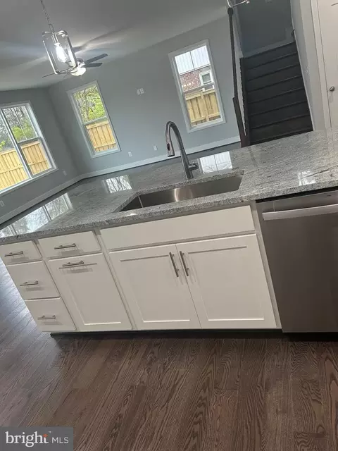 Kitchen - 8501 Rolling Rd, Manassas, VA 20110 photo 5 of 7