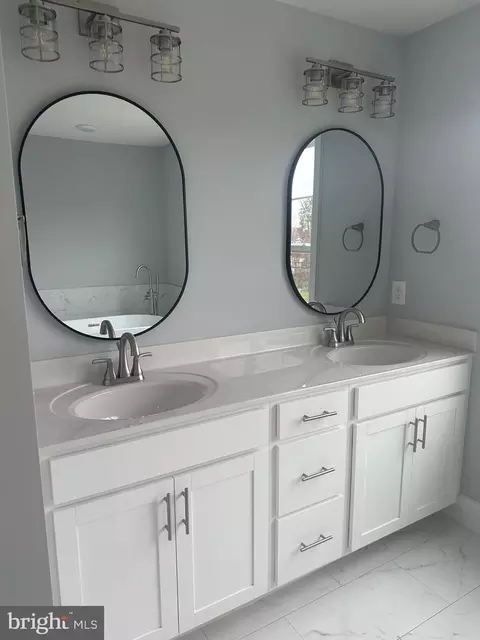 Bath - 8501 Rolling Rd, Manassas, VA 20110 photo 5 of 6