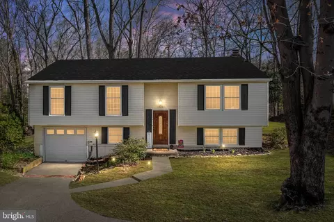 15781 Edgewood Dr, Dumfries, VA 22025