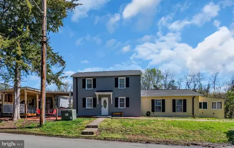 17631 Washington St, Dumfries, VA 22026