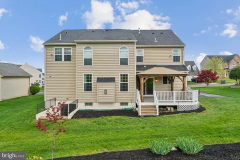 Exterior - 18463 Kerill Rd, Triangle, VA 22172 photo 7 of 18