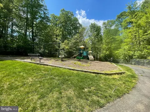 Exterior - 18463 Kerill Rd, Triangle, VA 22172 photo 13 of 18