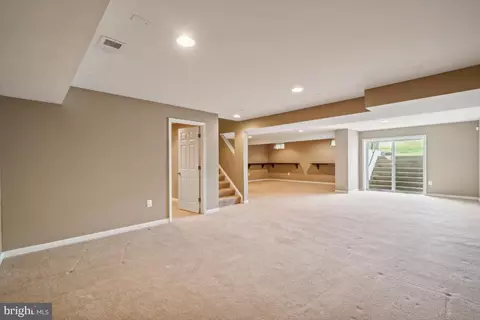 Living - 18463 Kerill Rd, Triangle, VA 22172 photo 4 of 4