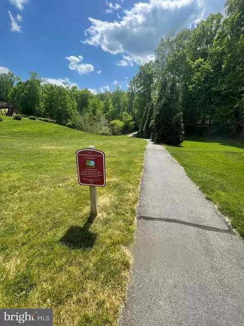 View/Area - 18463 Kerill Rd, Triangle, VA 22172 photo 3 of 5
