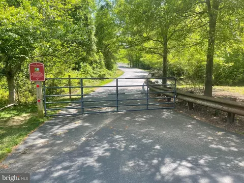 Exterior - 18463 Kerill Rd, Triangle, VA 22172 photo 15 of 18