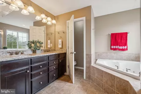 Bath - 18463 Kerill Rd, Triangle, VA 22172 photo 2 of 6