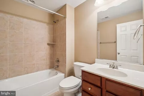 Bath - 18463 Kerill Rd, Triangle, VA 22172 photo 6 of 6