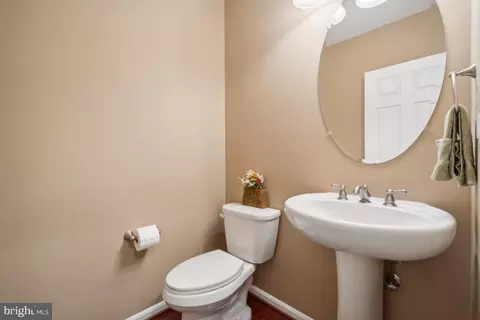 Bath - 18463 Kerill Rd, Triangle, VA 22172 photo 1 of 6
