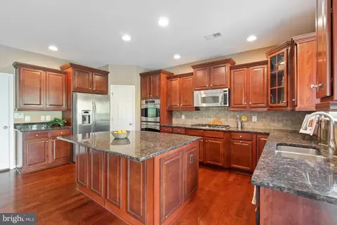 Kitchen - 18463 Kerill Rd, Triangle, VA 22172 photo 2 of 3