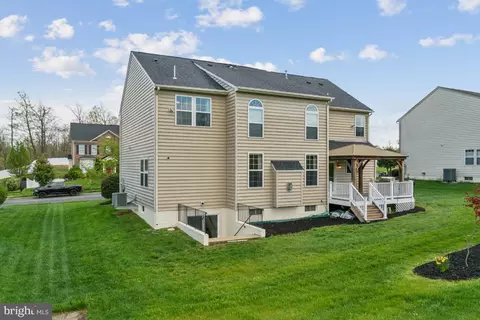 Exterior - 18463 Kerill Rd, Triangle, VA 22172 photo 9 of 18