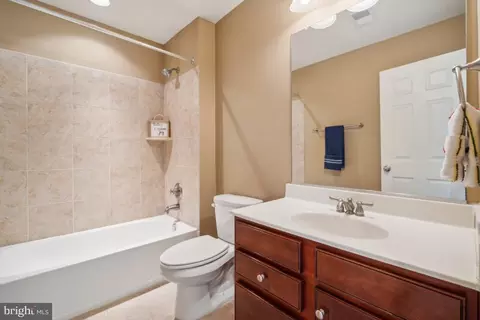 Bath - 18463 Kerill Rd, Triangle, VA 22172 photo 5 of 6