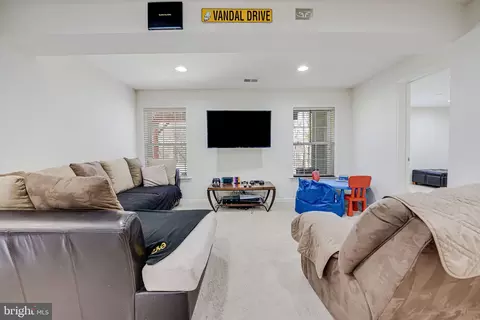 Living - 3825 Grafton Ct, Triangle, VA 22172 photo 5 of 6