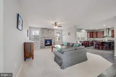 Living - 3825 Grafton Ct, Triangle, VA 22172 photo 1 of 6