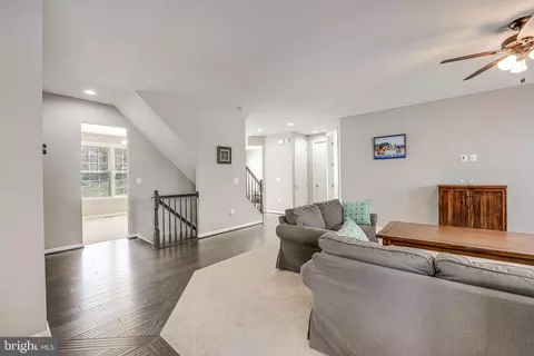 Living - 3825 Grafton Ct, Triangle, VA 22172 photo 4 of 6