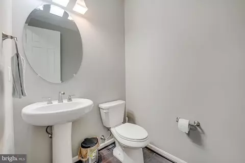 Bath - 3825 Grafton Ct, Triangle, VA 22172 photo 1 of 9