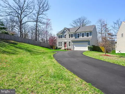 Exterior - 3825 Grafton Ct, Triangle, VA 22172 photo 2 of 9