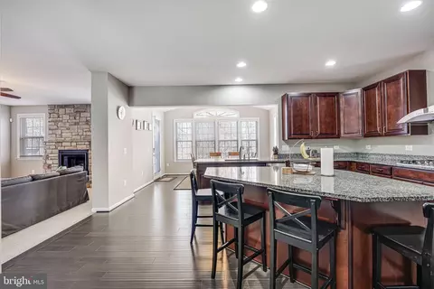 Kitchen - 3825 Grafton Ct, Triangle, VA 22172 photo 7 of 9