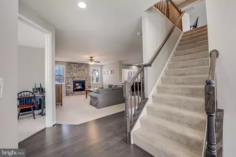Entry Way - 3825 Grafton Ct, Triangle, VA 22172 photo 3 of 5