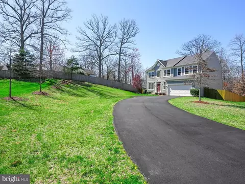3825 Grafton Ct, Triangle, VA 22172