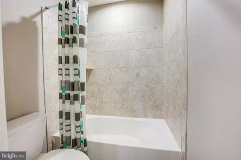 Bath - 3825 Grafton Ct, Triangle, VA 22172 photo 3 of 9