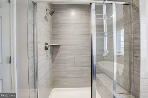 Bath - 3825 Grafton Ct, Triangle, VA 22172 photo 6 of 9