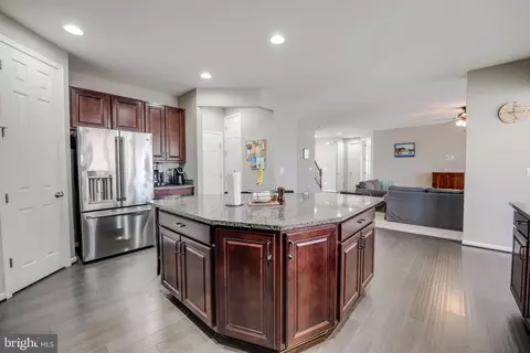 Kitchen - 3825 Grafton Ct, Triangle, VA 22172 photo 4 of 9