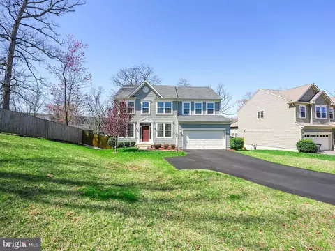 Exterior - 3825 Grafton Ct, Triangle, VA 22172 photo 3 of 9