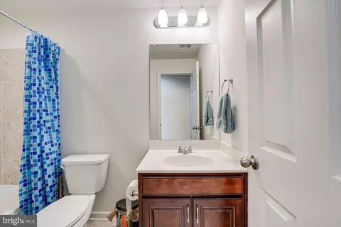 Bath - 3825 Grafton Ct, Triangle, VA 22172 photo 8 of 9