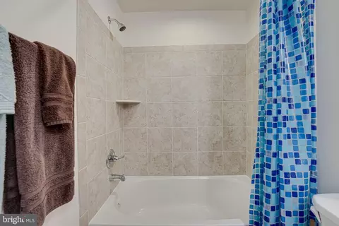 Bath - 3825 Grafton Ct, Triangle, VA 22172 photo 9 of 9