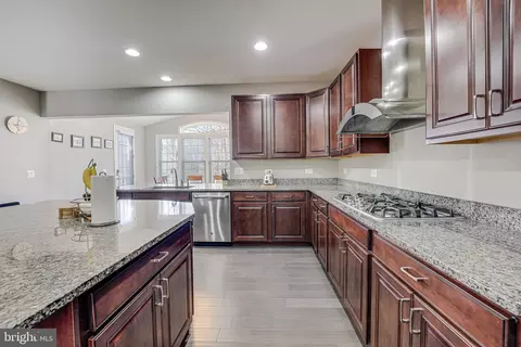 Kitchen - 3825 Grafton Ct, Triangle, VA 22172 photo 5 of 9