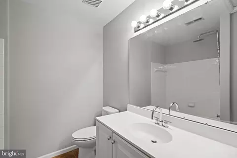 Bath - 7231 Traphill Way, Gainesville, VA 20155 photo 4 of 7