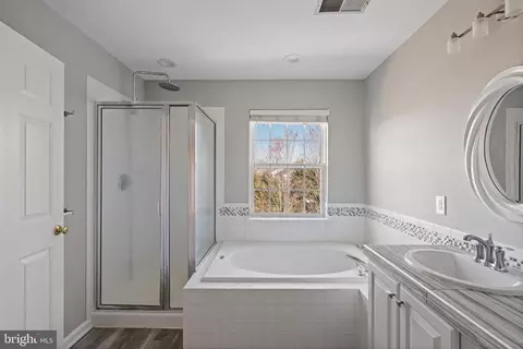 Bath - 7231 Traphill Way, Gainesville, VA 20155 photo 3 of 7