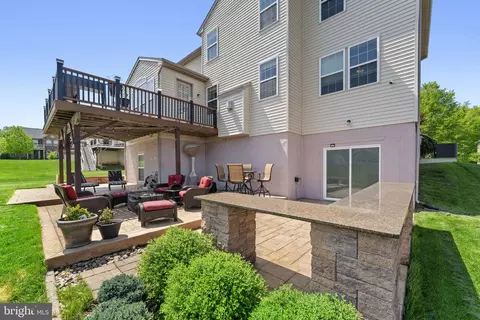 Exterior - 3254 Kira Ct, Triangle, VA 22172 photo 21 of 27