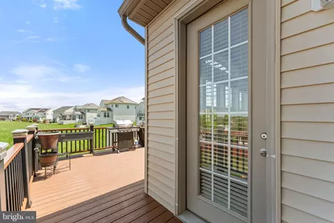 Exterior - 3254 Kira Ct, Triangle, VA 22172 photo 10 of 27