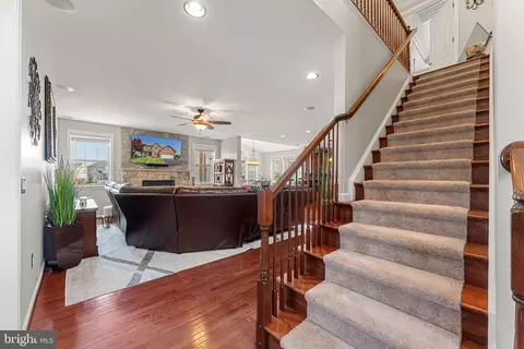 Entry Way - 3254 Kira Ct, Triangle, VA 22172 photo 3 of 4