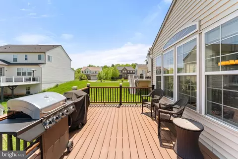 Exterior - 3254 Kira Ct, Triangle, VA 22172 photo 7 of 27