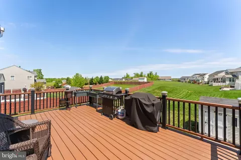 Exterior - 3254 Kira Ct, Triangle, VA 22172 photo 6 of 27