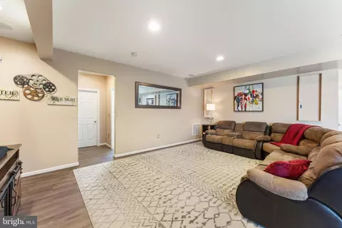 Living - 3254 Kira Ct, Triangle, VA 22172 photo 9 of 10